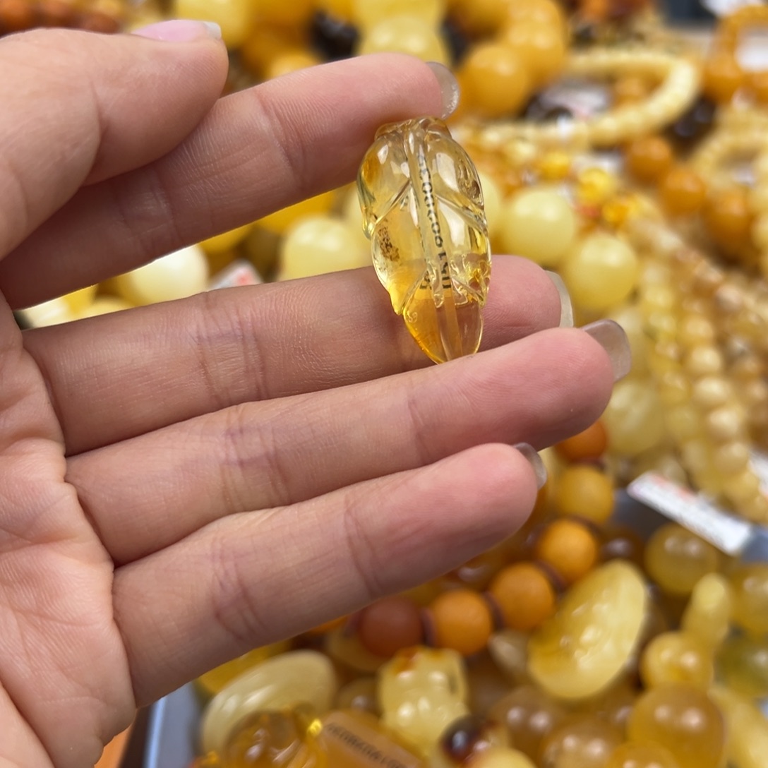未镶嵌琥珀珠宝奇石