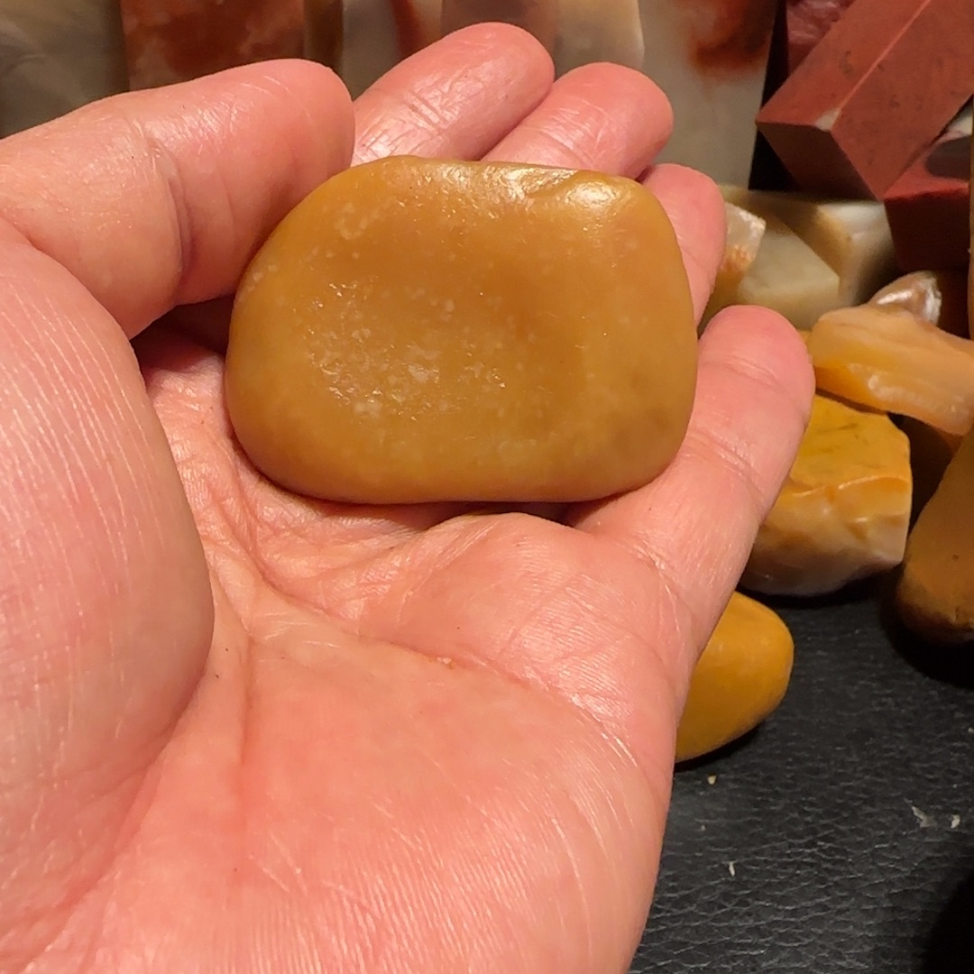 顽***主老挝石田黄原石，老挝，