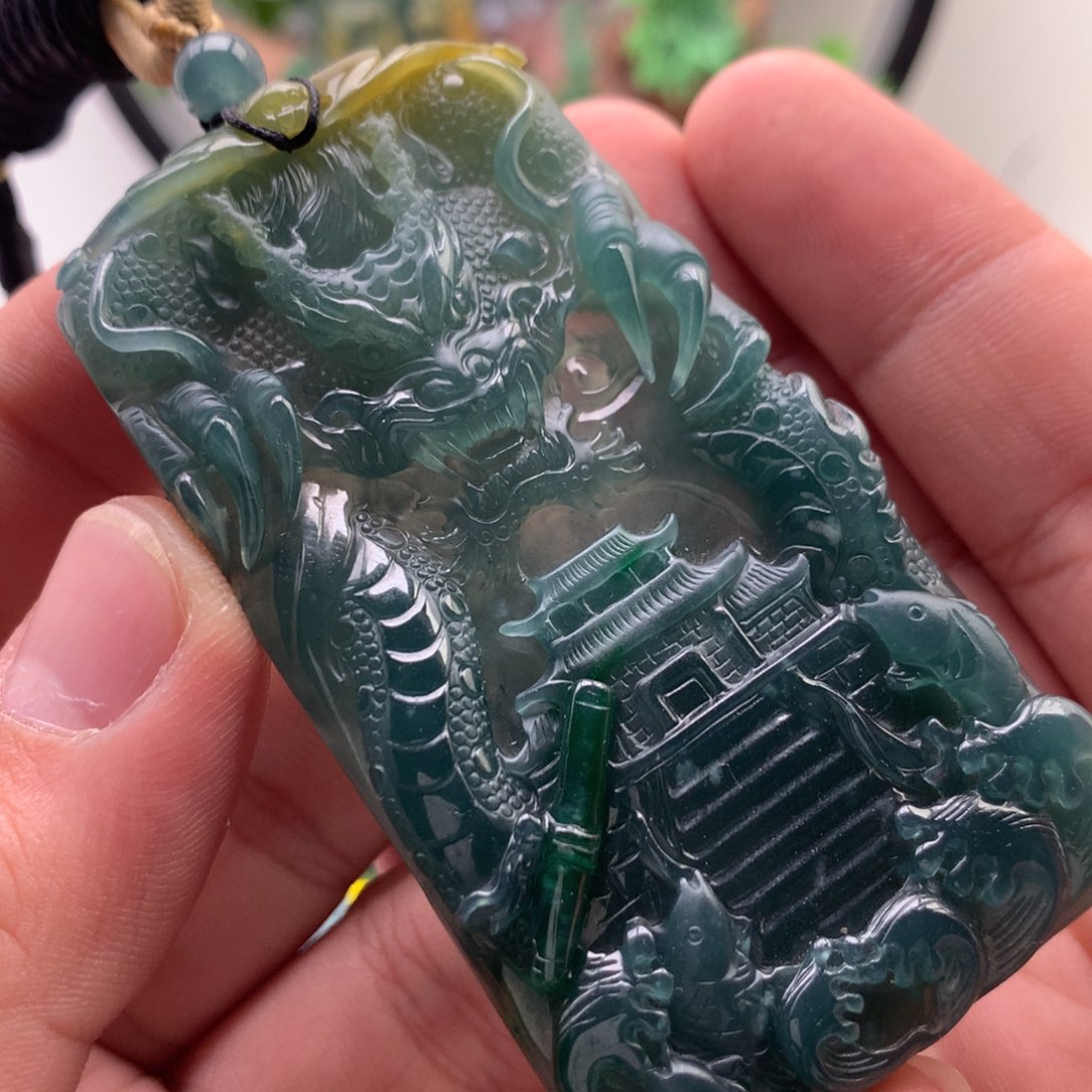 颈饰未镶嵌翡翠龙牌