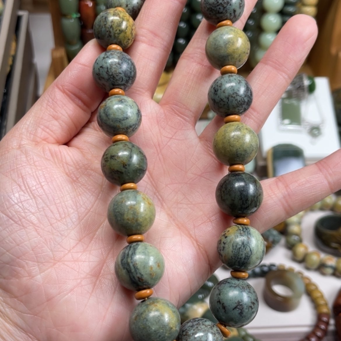 【闪购商品】岫岩河磨玉（透闪石质玉）手持未镶嵌