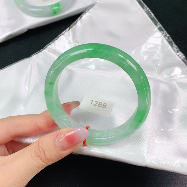 翡翠手镯未镶嵌天然翡翠手镯04