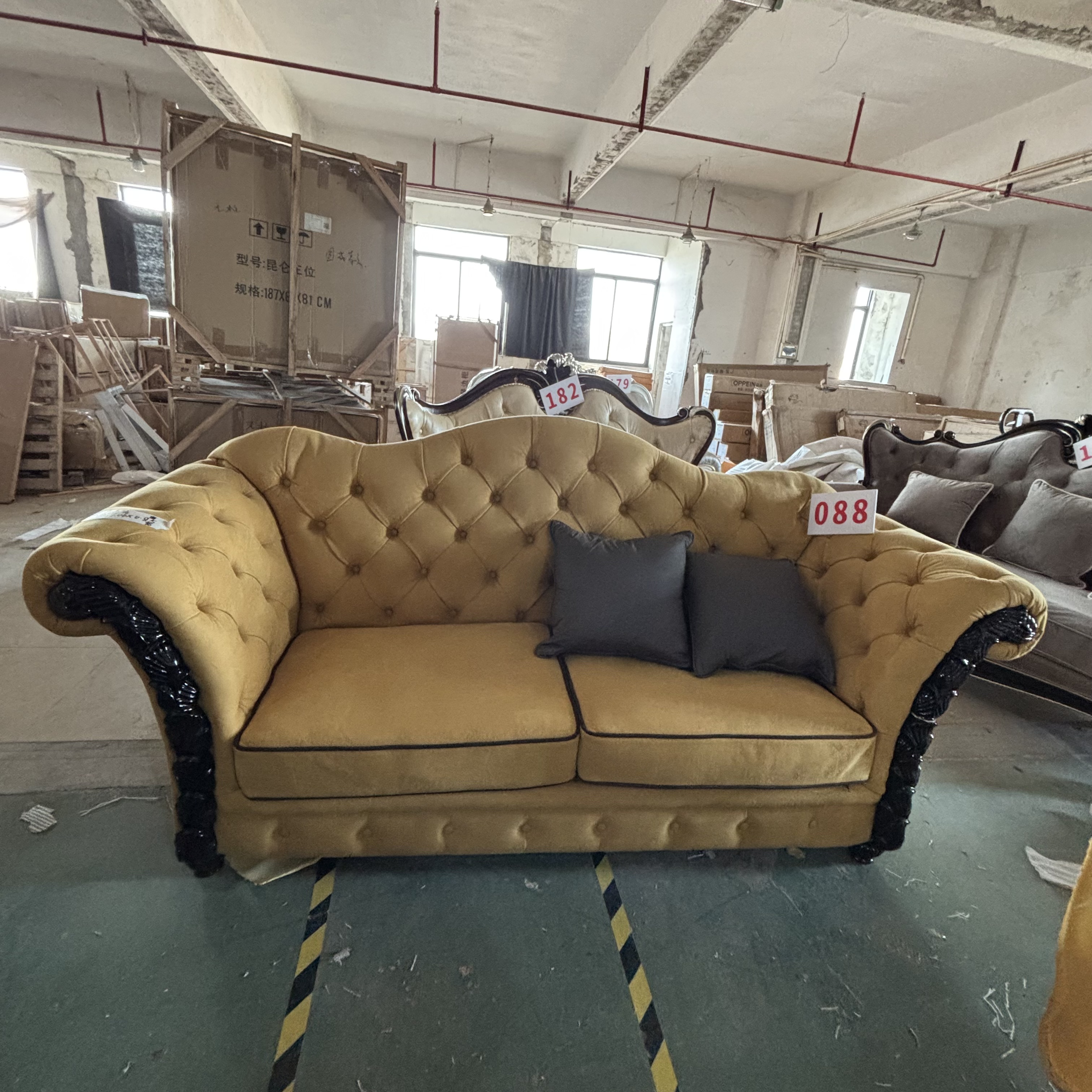 DZ欧美式沙发尺寸：2.3*0.85*1.06