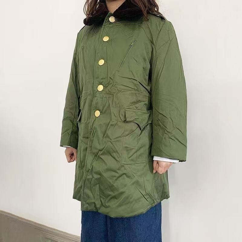 女士中长款铜扣棉大衣