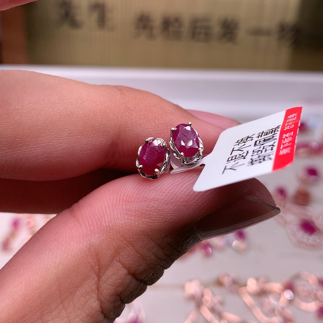 红宝石耳饰18K金镶嵌