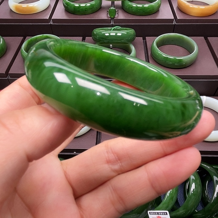 和田玉未镶嵌手镯