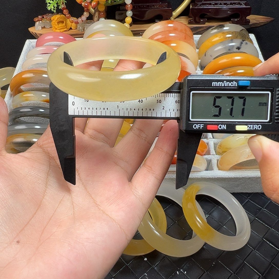 石英质玉（黄龙玉）未镶嵌手镯