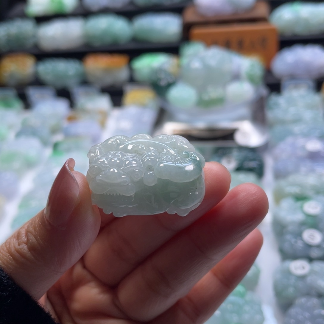 翡翠颈饰未镶嵌貔貅