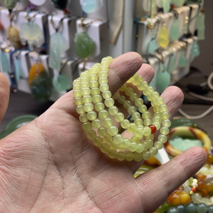 蛇纹石玉未镶嵌颈饰