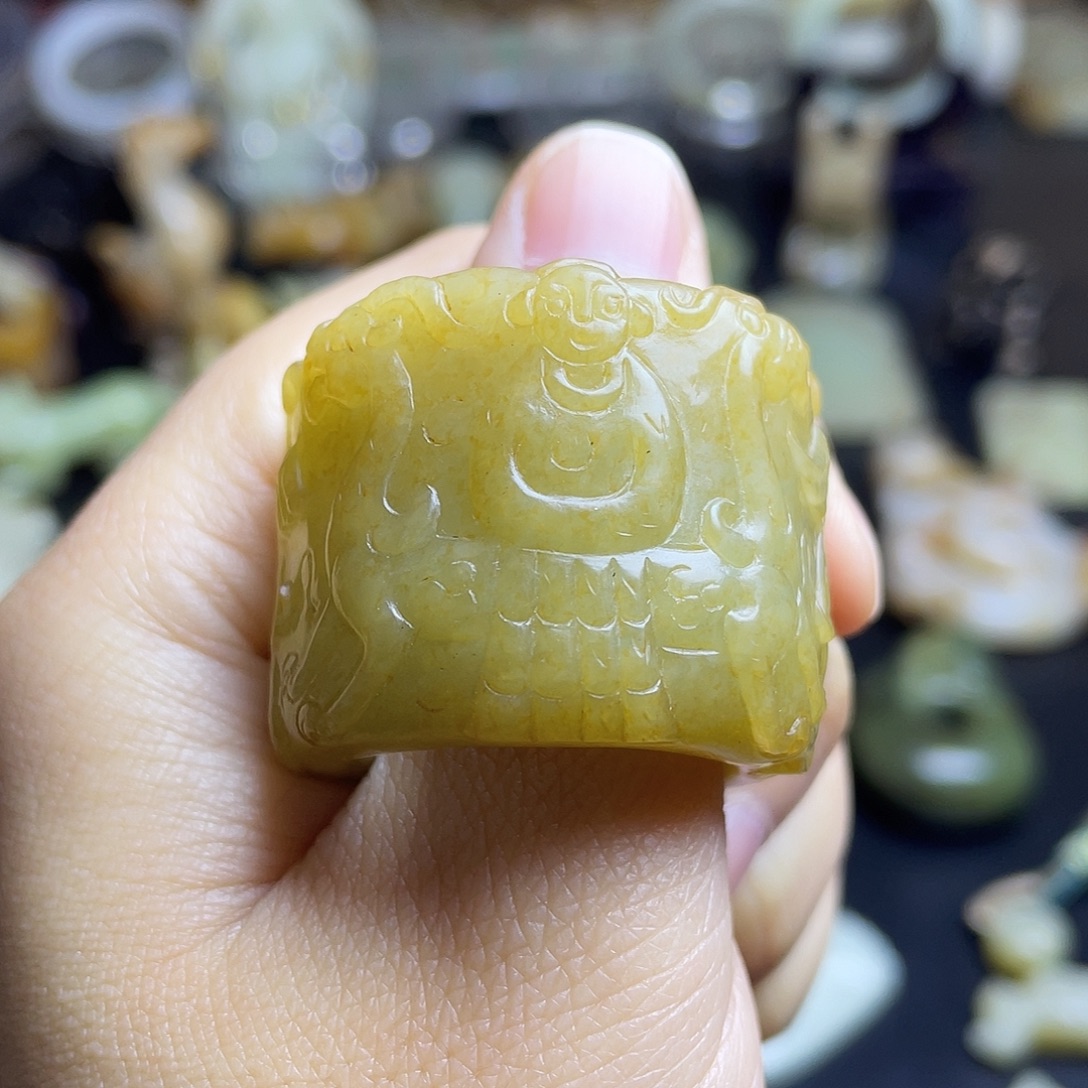 一***林和田玉未镶嵌颈饰