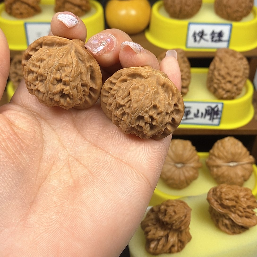 核桃宫灯 一只有黄 文玩/木作/... 文玩把件