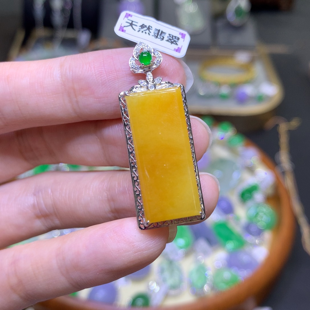 翡翠18K金镶嵌颈饰翡翠吊坠项链