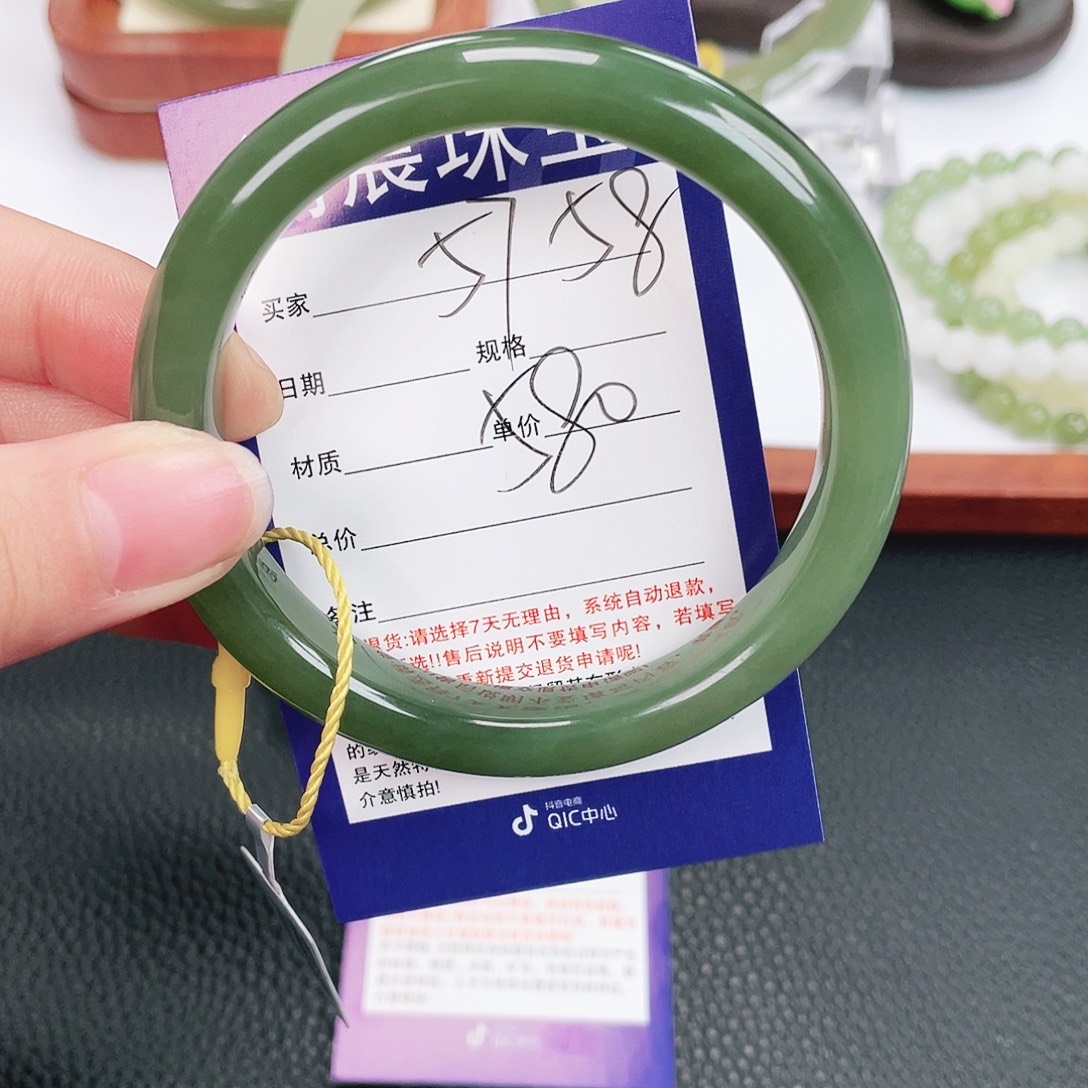 和田玉未镶嵌手镯