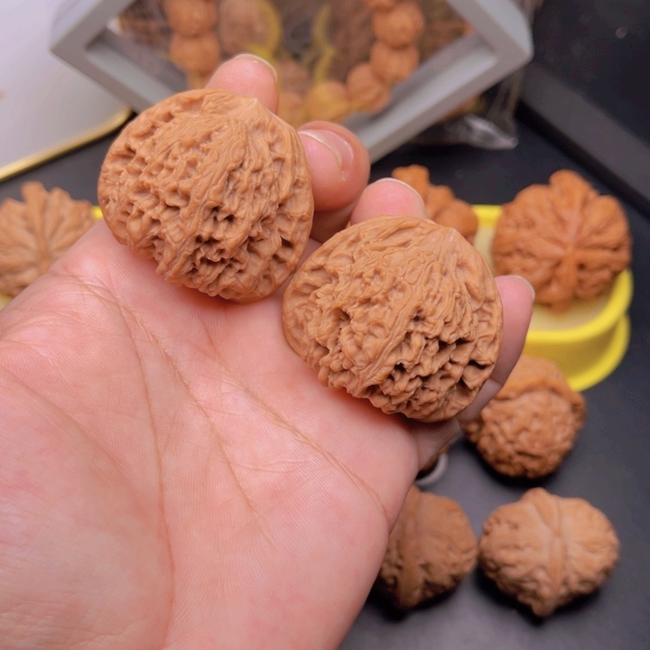 文玩核桃把件44全品三角疆