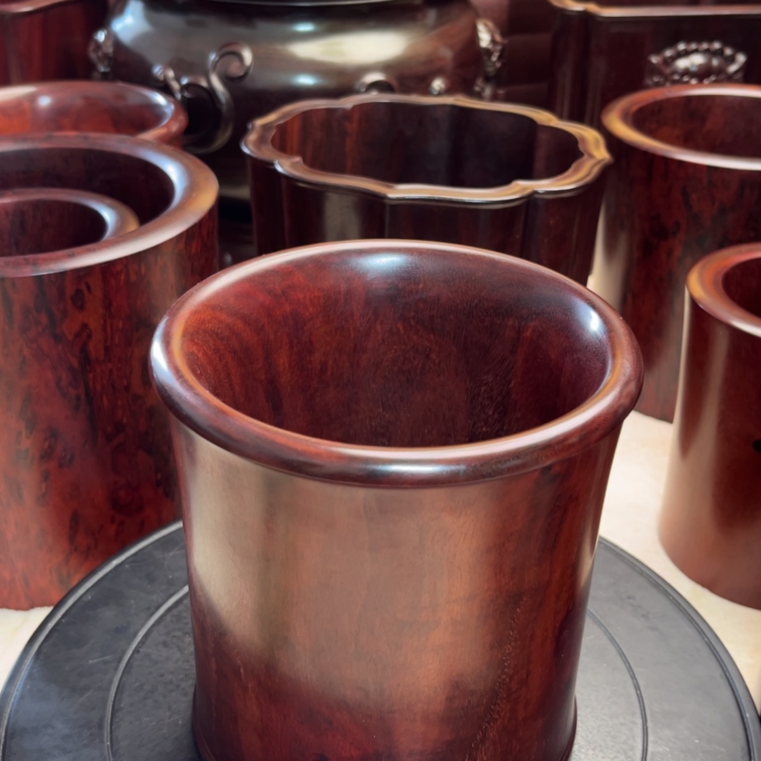 檀香木小叶紫檀笔筒