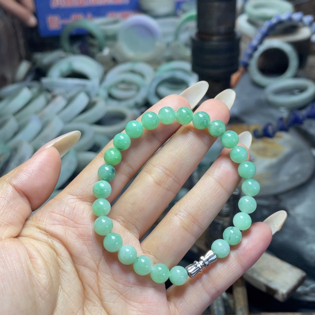 颈饰未镶嵌翡翠多样性