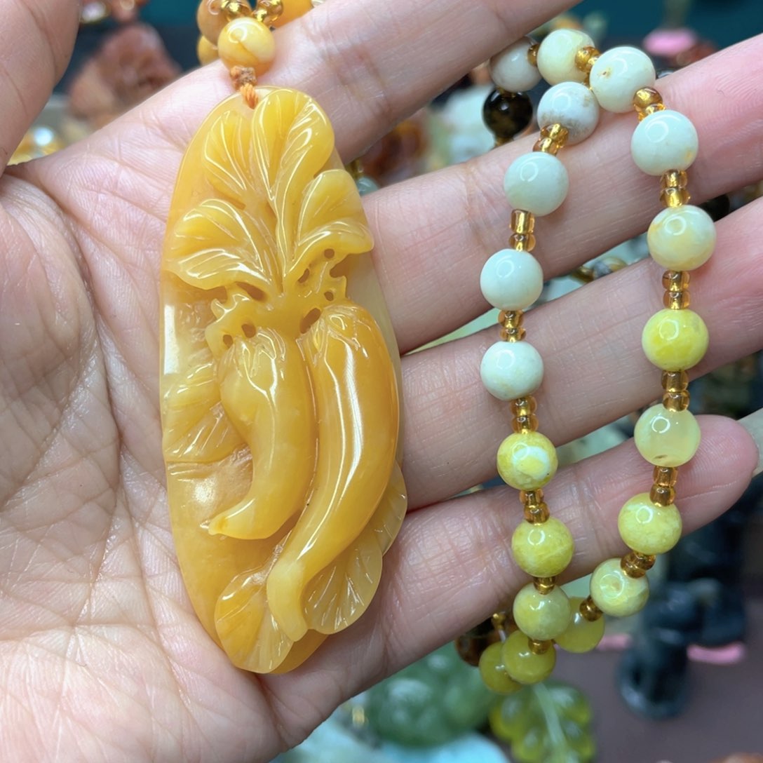 蛇纹石玉颈饰未镶嵌