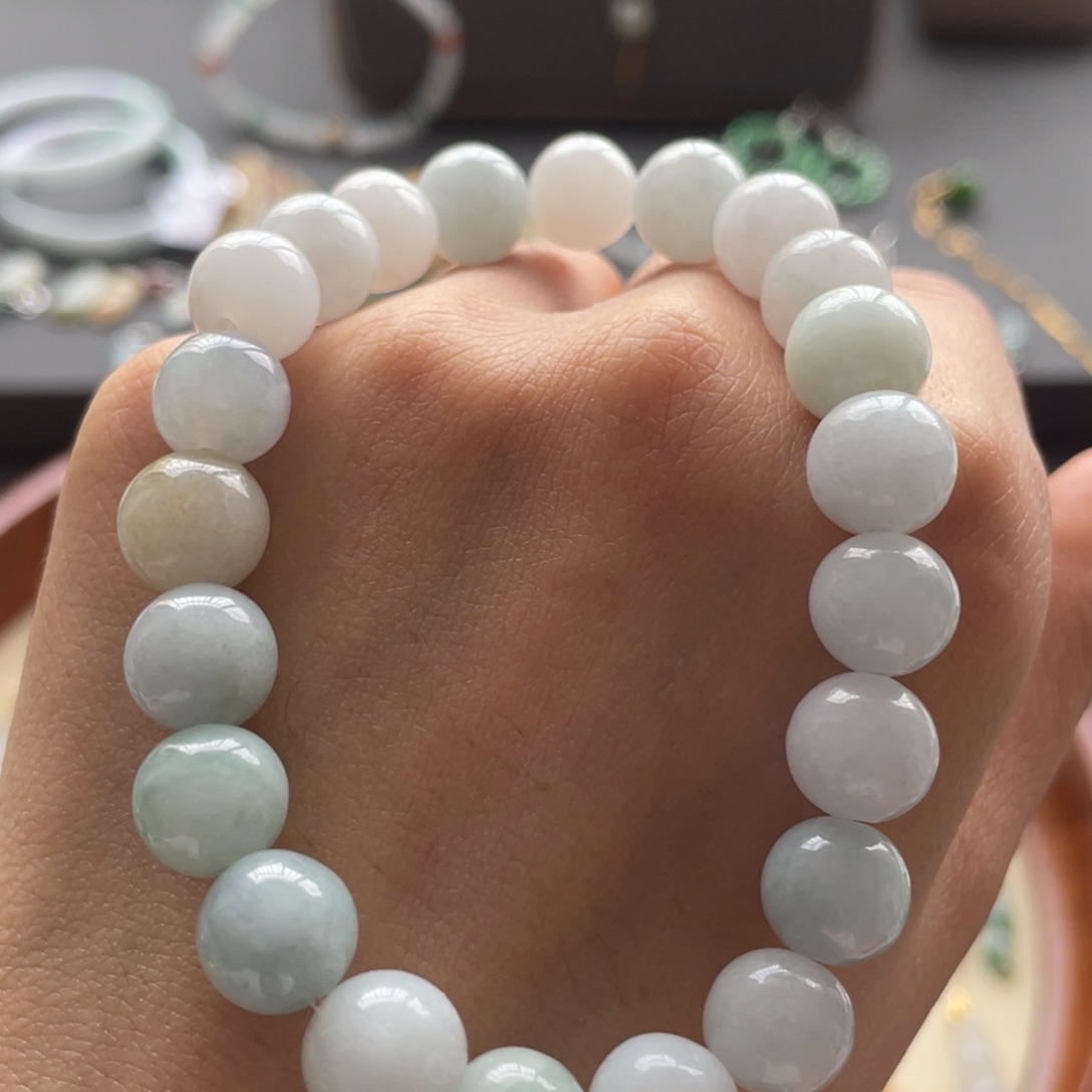 翡翠未镶嵌颈饰卡9.3