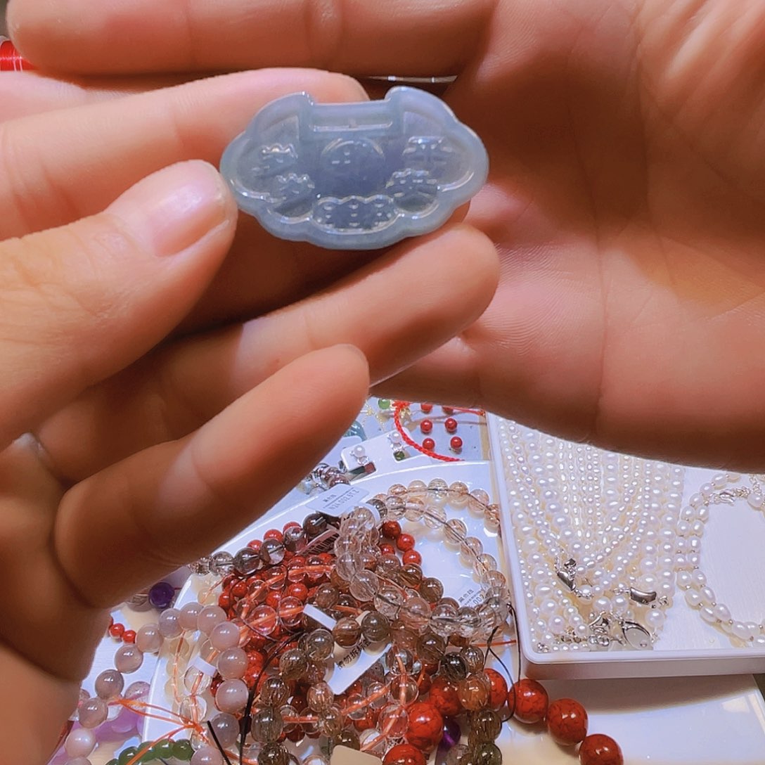 翡翠颈饰未镶嵌如意