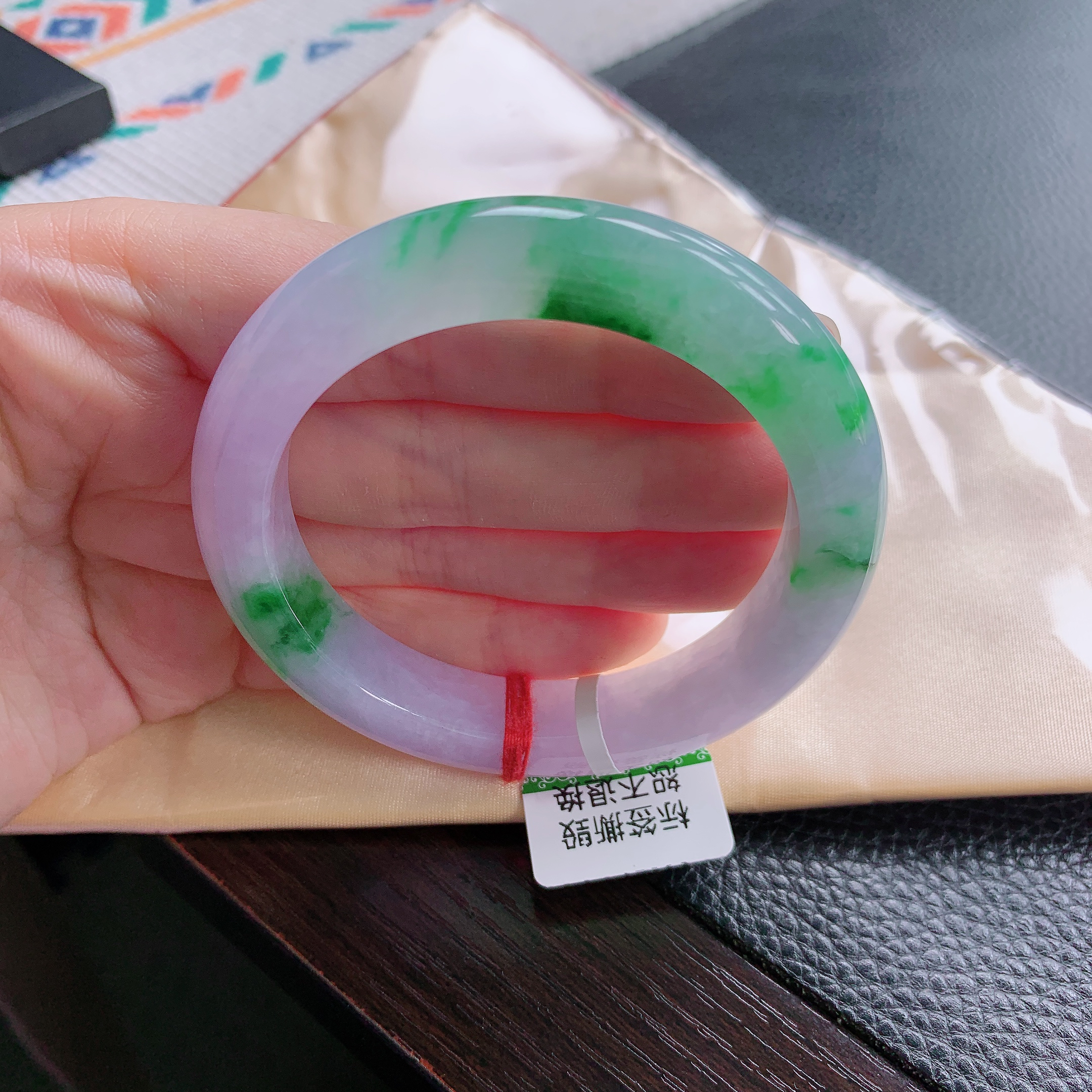 天然缅甸A货纯天然翡翠 正品时尚冰糯底春带彩飘阳绿57圈宽边手镯