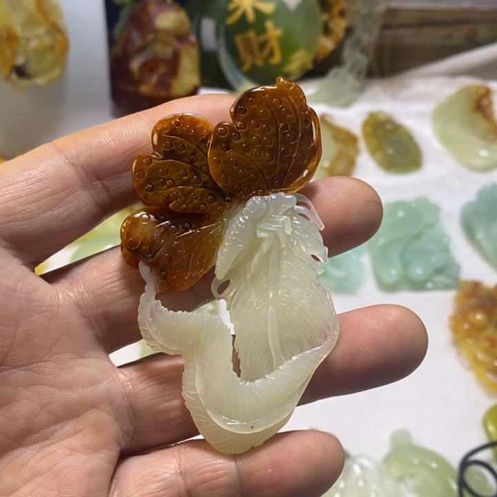 蛇纹石玉未镶嵌颈饰