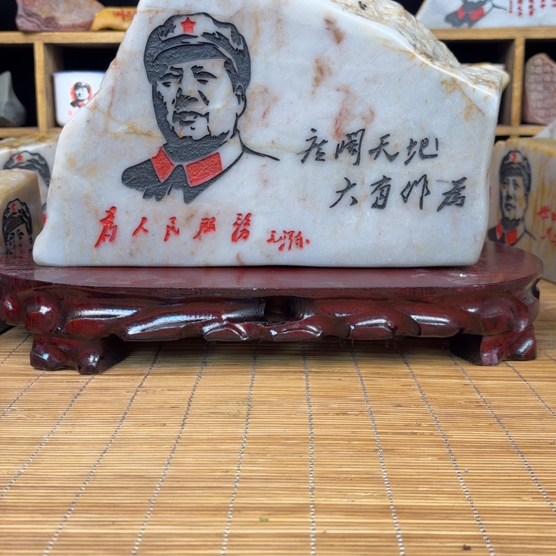 奋***。新疆金丝三彩玉石