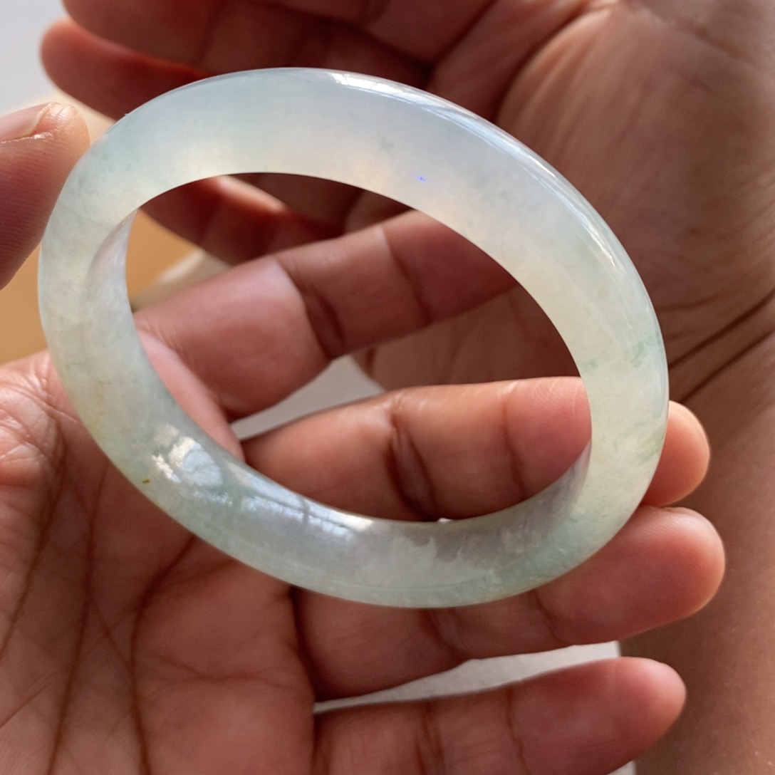 翡翠手镯未镶嵌L****?天然翡翠手镯