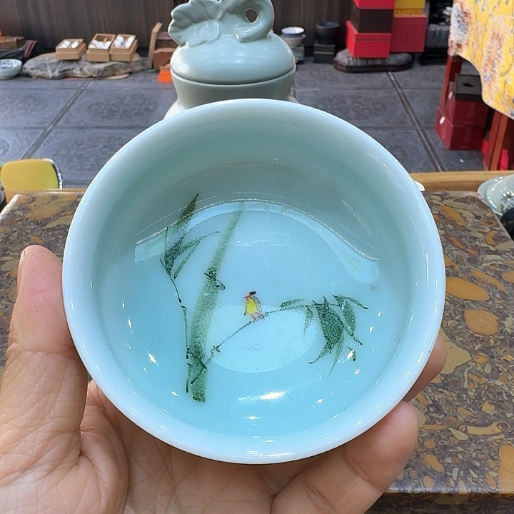 手绘杯一个，瓷。。。品茗