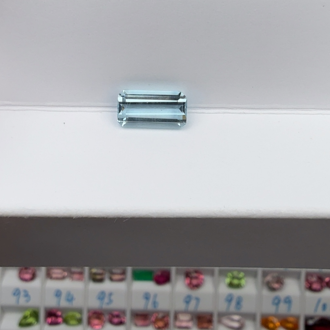 枣***糕海蓝宝石裸石天然