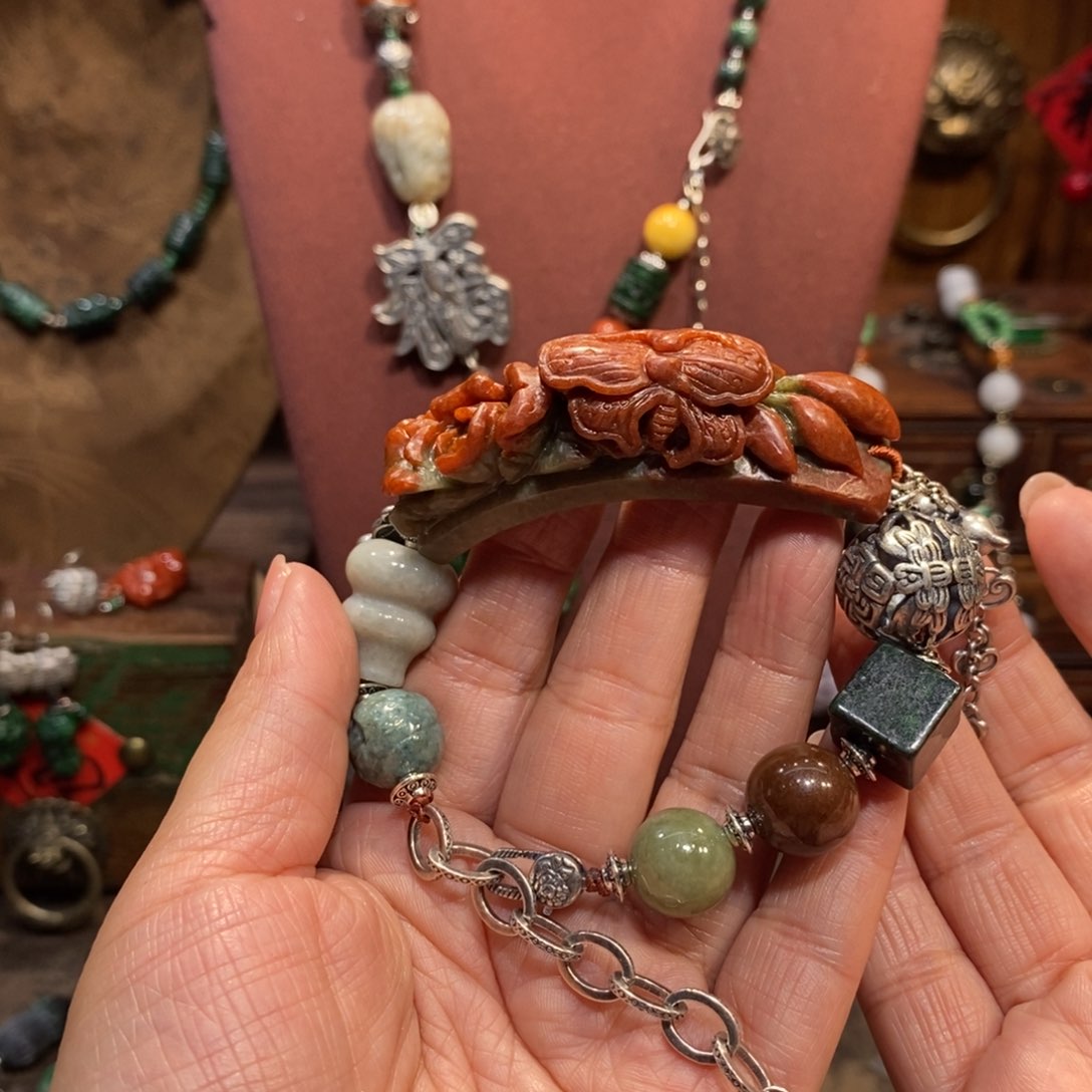 翡翠吊坠(赠链)未镶嵌