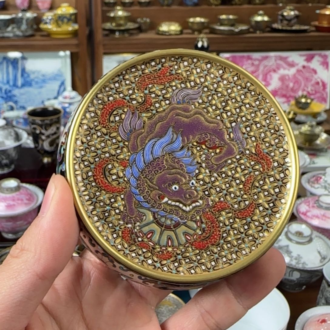 孙*伟高端珐琅彩错金银狮子盖置