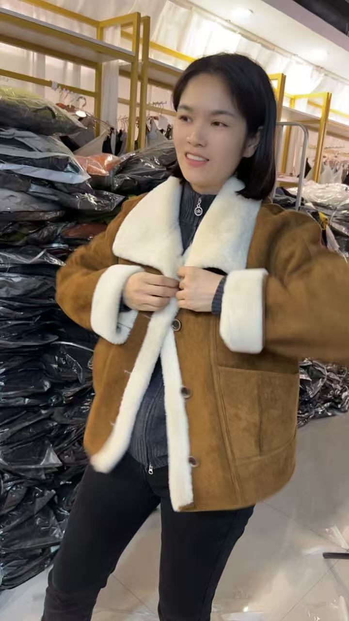 2025秋冬翻领冬季四季短款女秋季短外套加绒加厚秋冬时尚网红