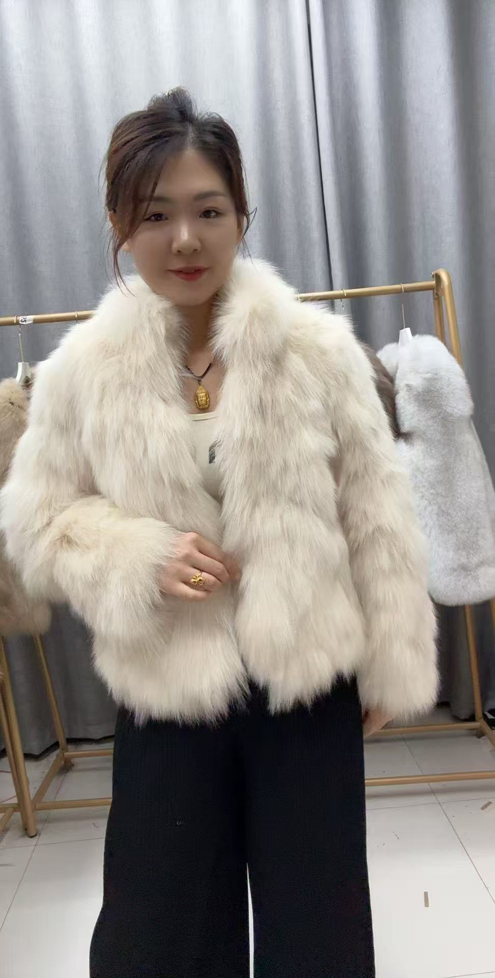 菲菲家狐狸毛外套(以播间为准）