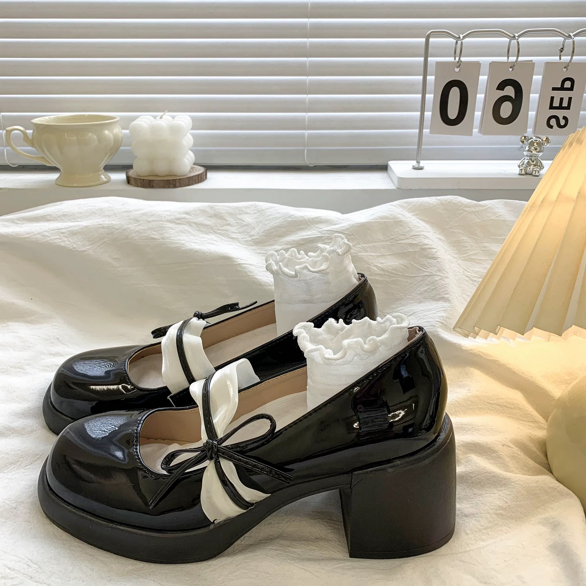 欧811-3法式复古玛丽珍单鞋女新款仙女风配裙子白色粗高跟小皮鞋