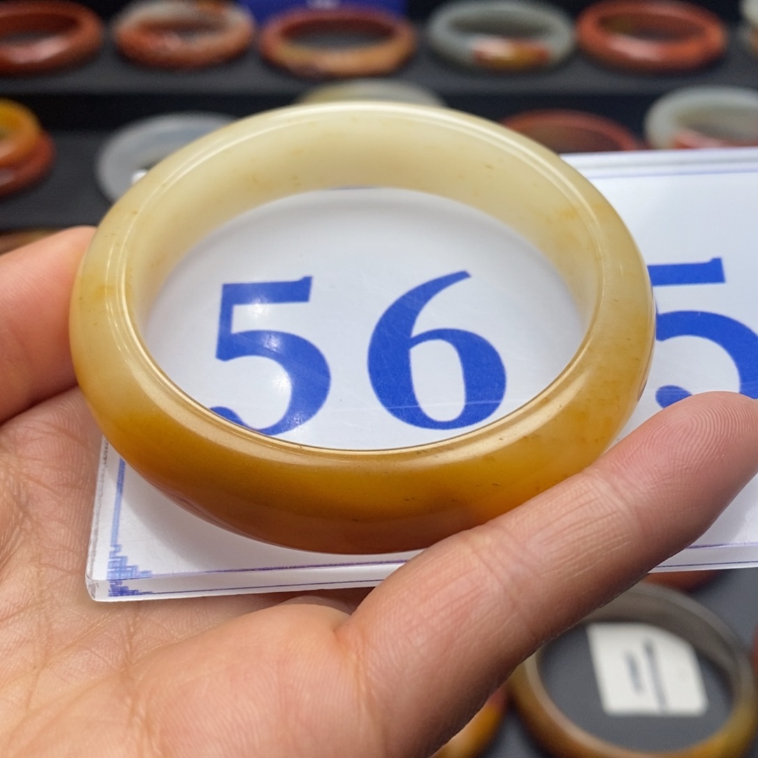 石英质玉（黄龙玉）手镯未镶嵌