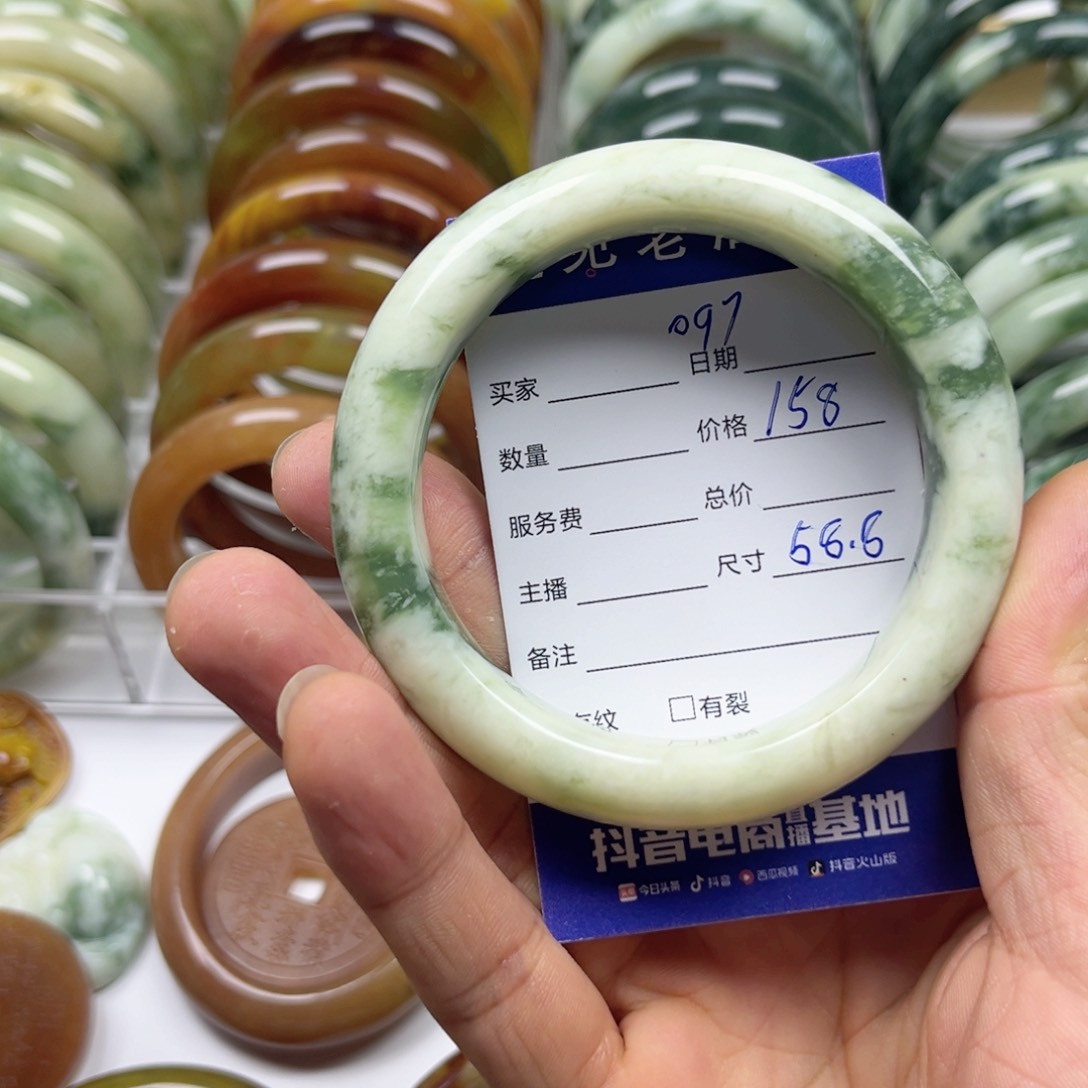 透闪石-蛇纹石玉手镯未镶嵌