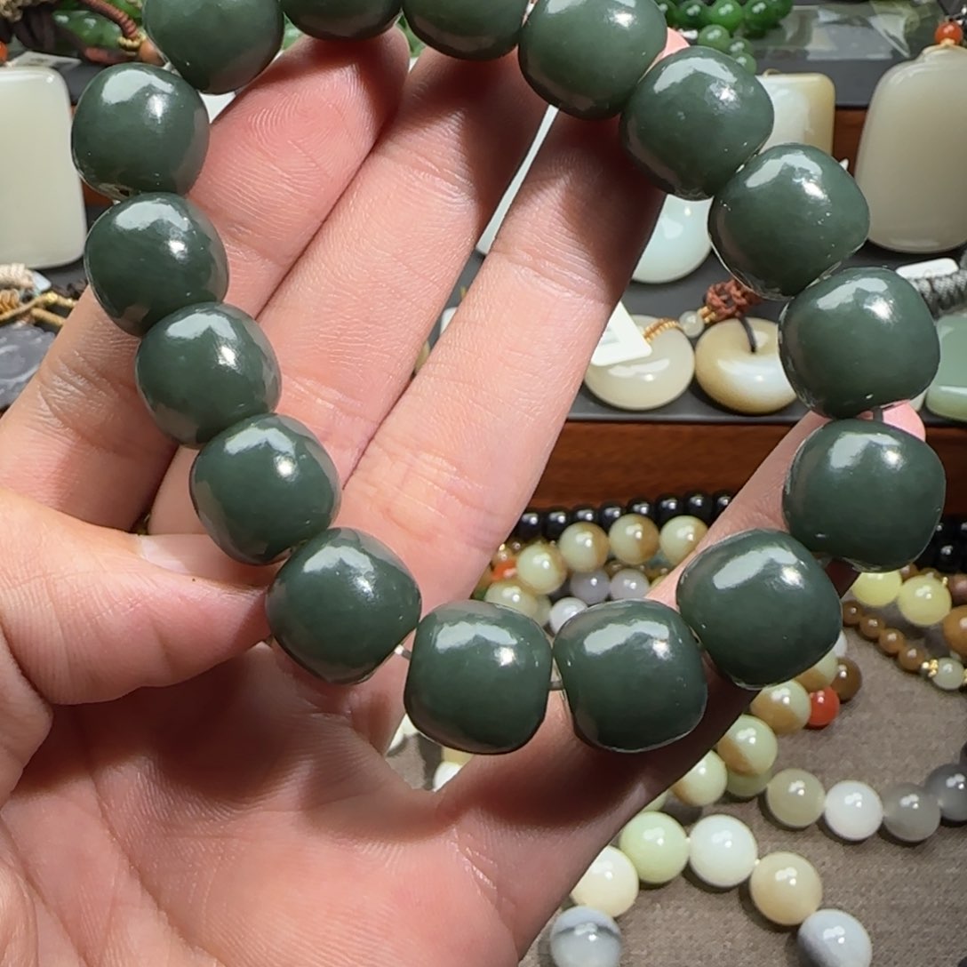 和田玉颈饰未镶嵌花****组