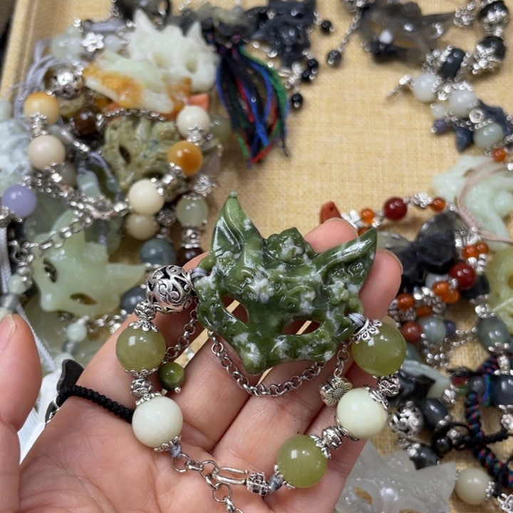 蛇纹石玉合金颈饰