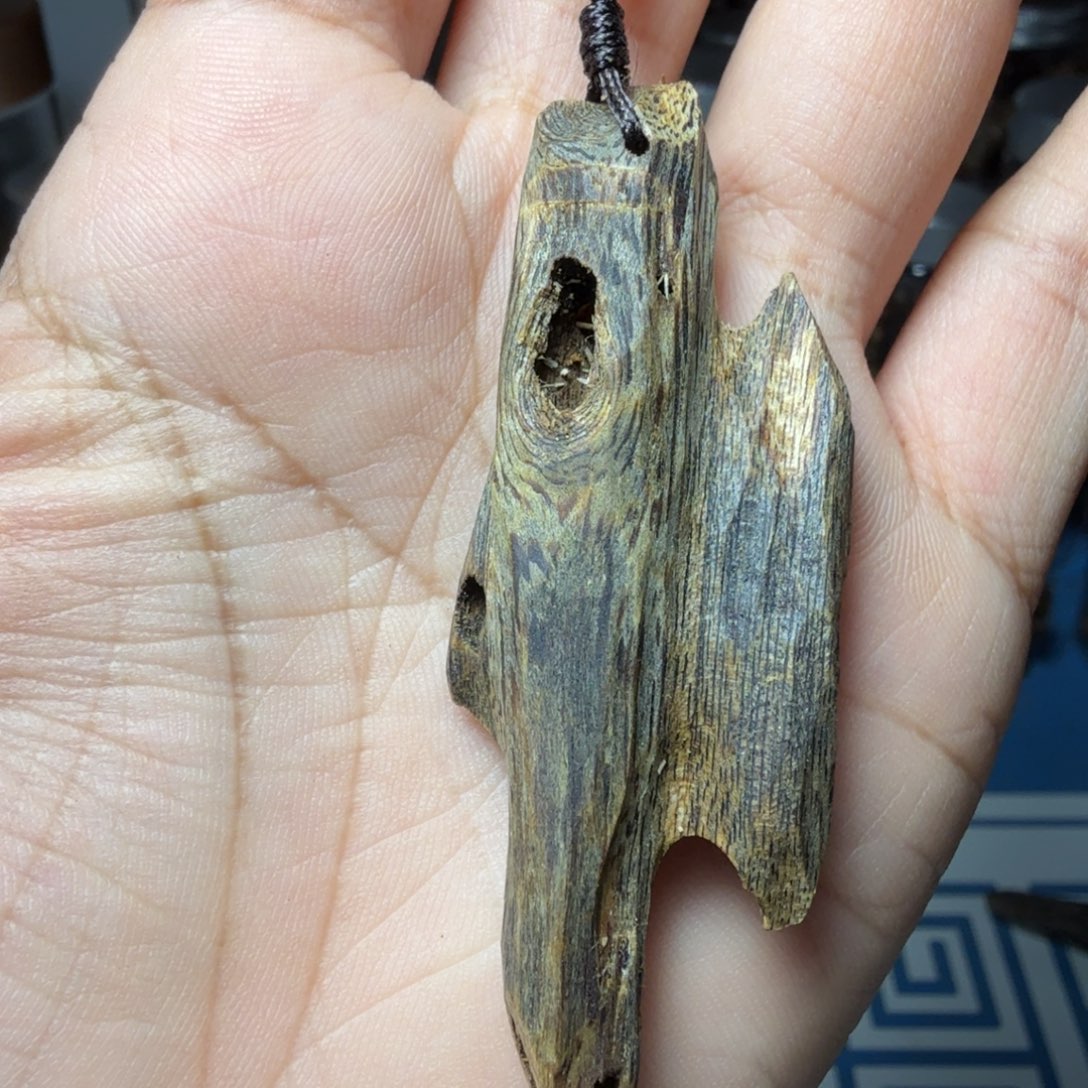 白奇乌身圆叶树心油虫漏挂件
