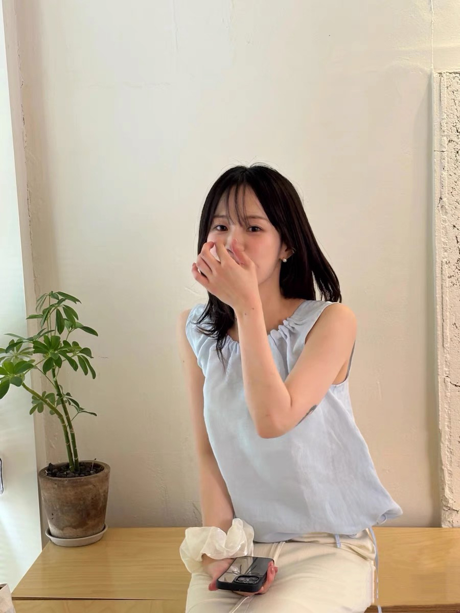 现韩国东大门代2025夏HELVETICA 气质纯色领口无袖上衣女