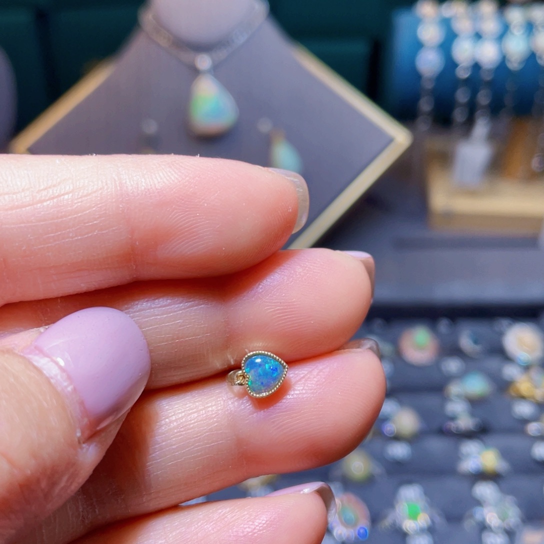 欧泊吊坠〉18K金镶嵌吃*鱼