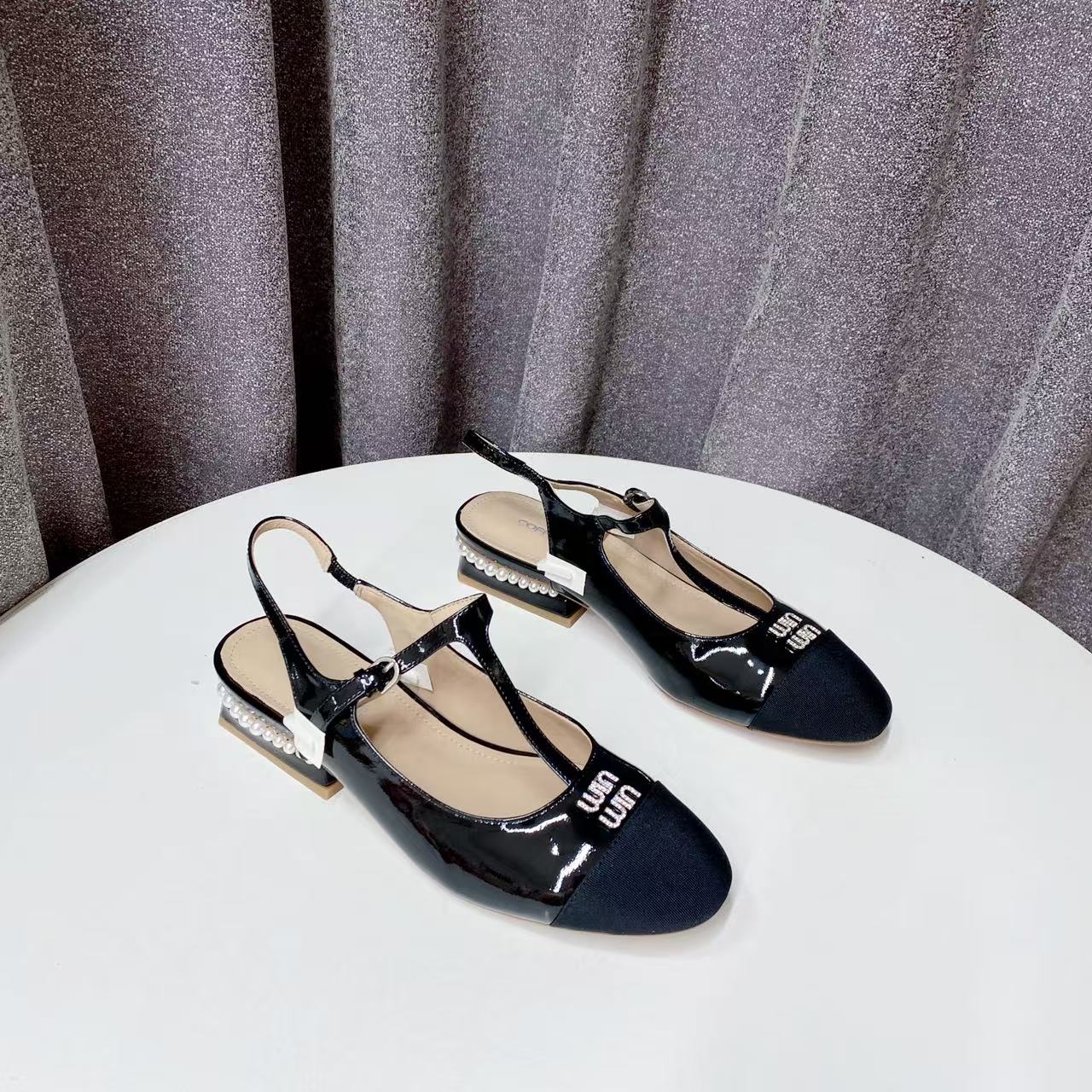 【表弟严选】C5589 黑色  夏季新款2025新款气质低跟包头时装凉鞋