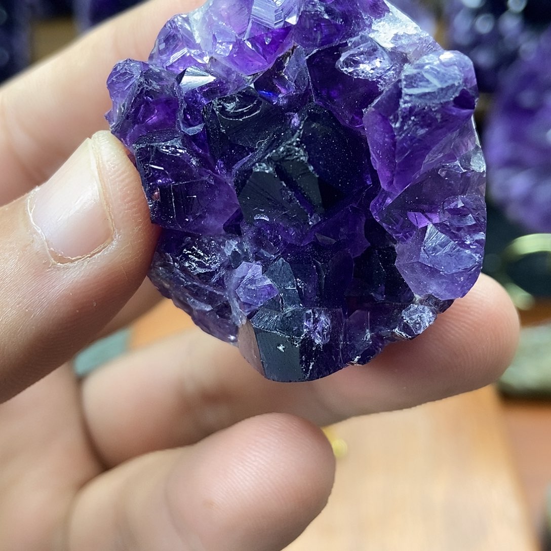 紫晶未镶嵌大型摆件（非配饰）