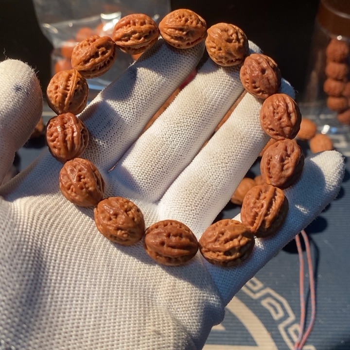 文玩核桃手串……63