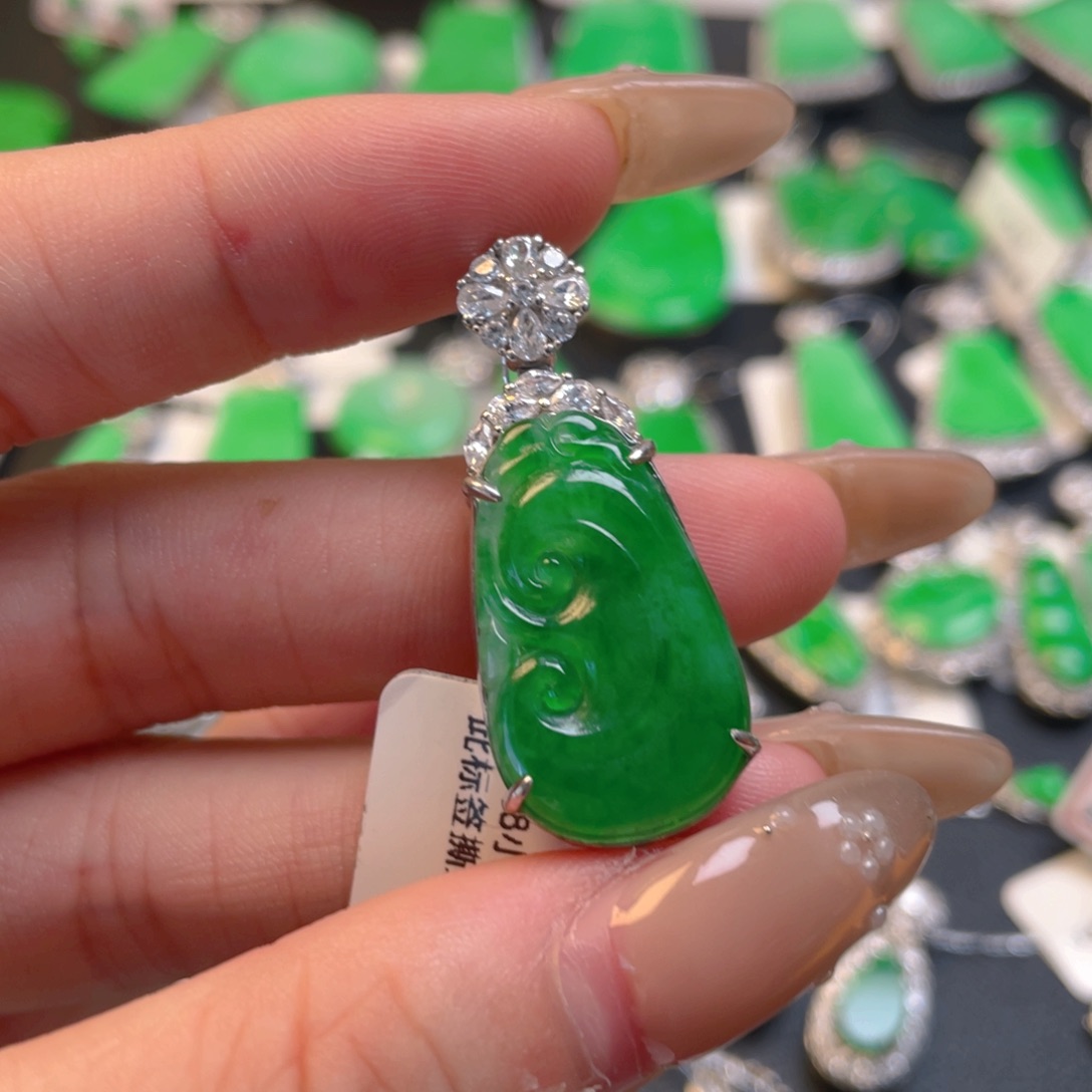 颈饰银S925镶嵌翡翠