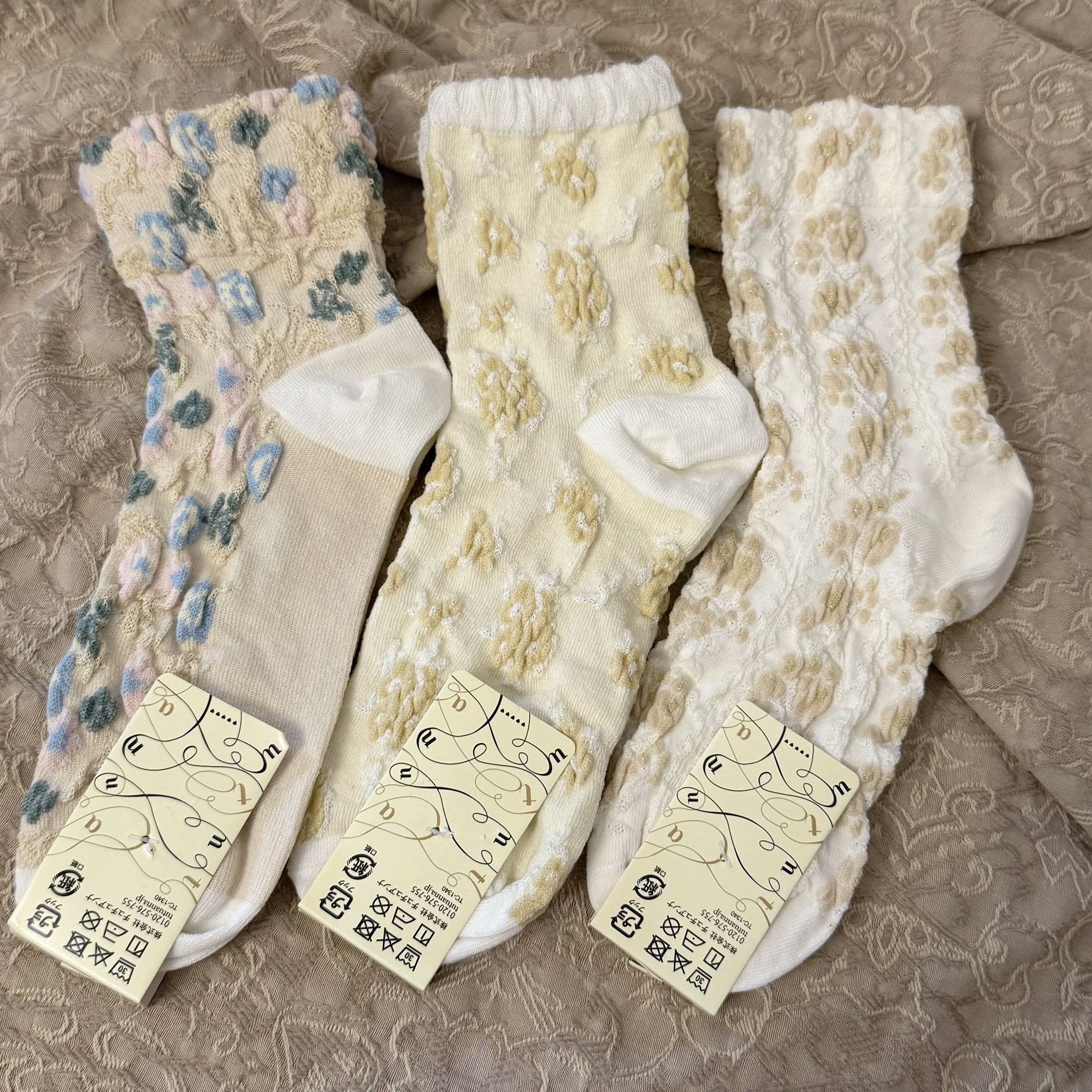 【tutu系列】精工浮雕复古中筒袜，店铺加购满49包邮非偏远