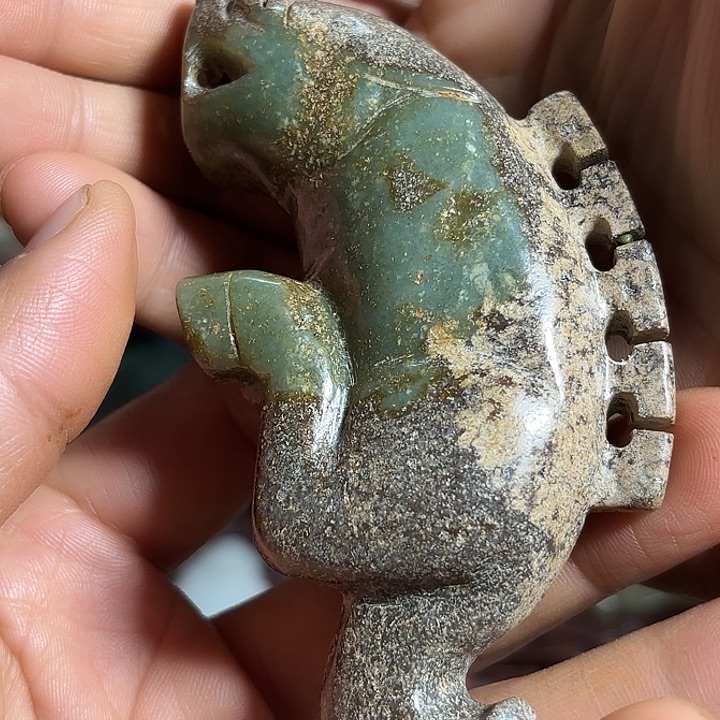 和田玉未镶嵌把件