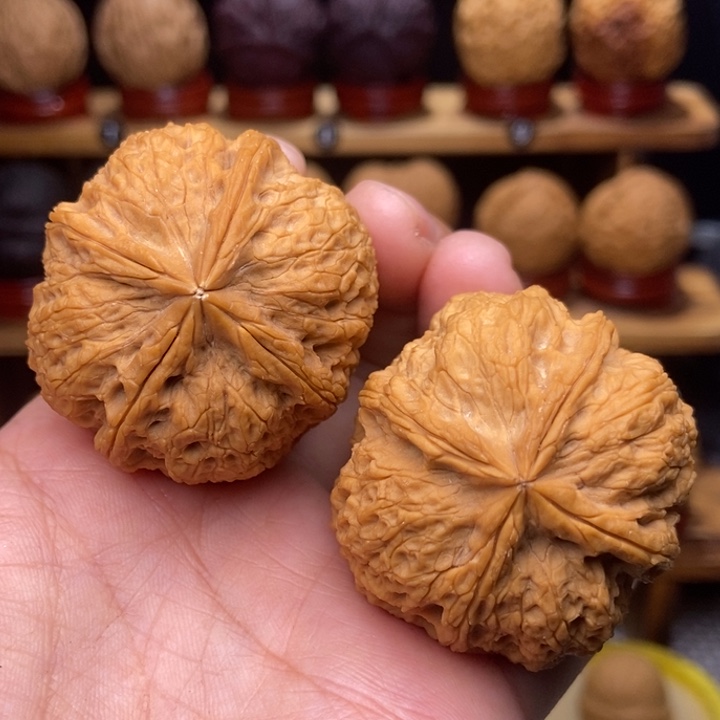 文玩核桃吊坠铁狮子四棱36