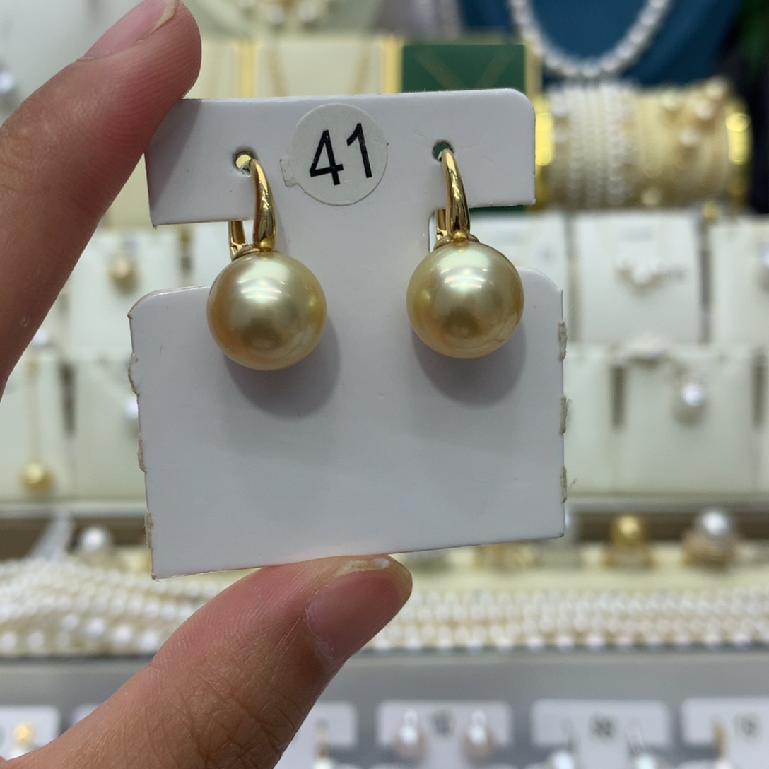 18K金镶嵌海水珍珠耳饰