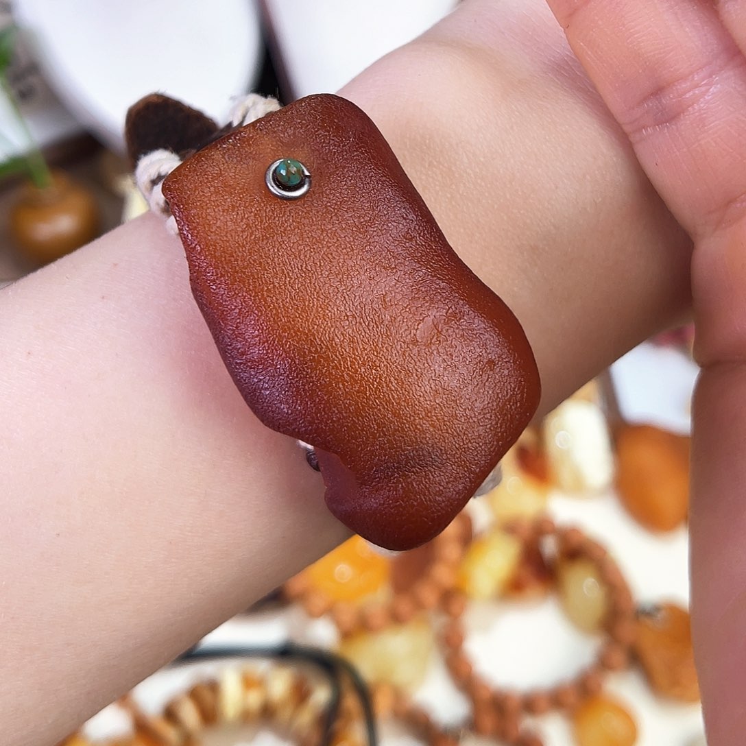 琥珀珠宝奇石未镶嵌，