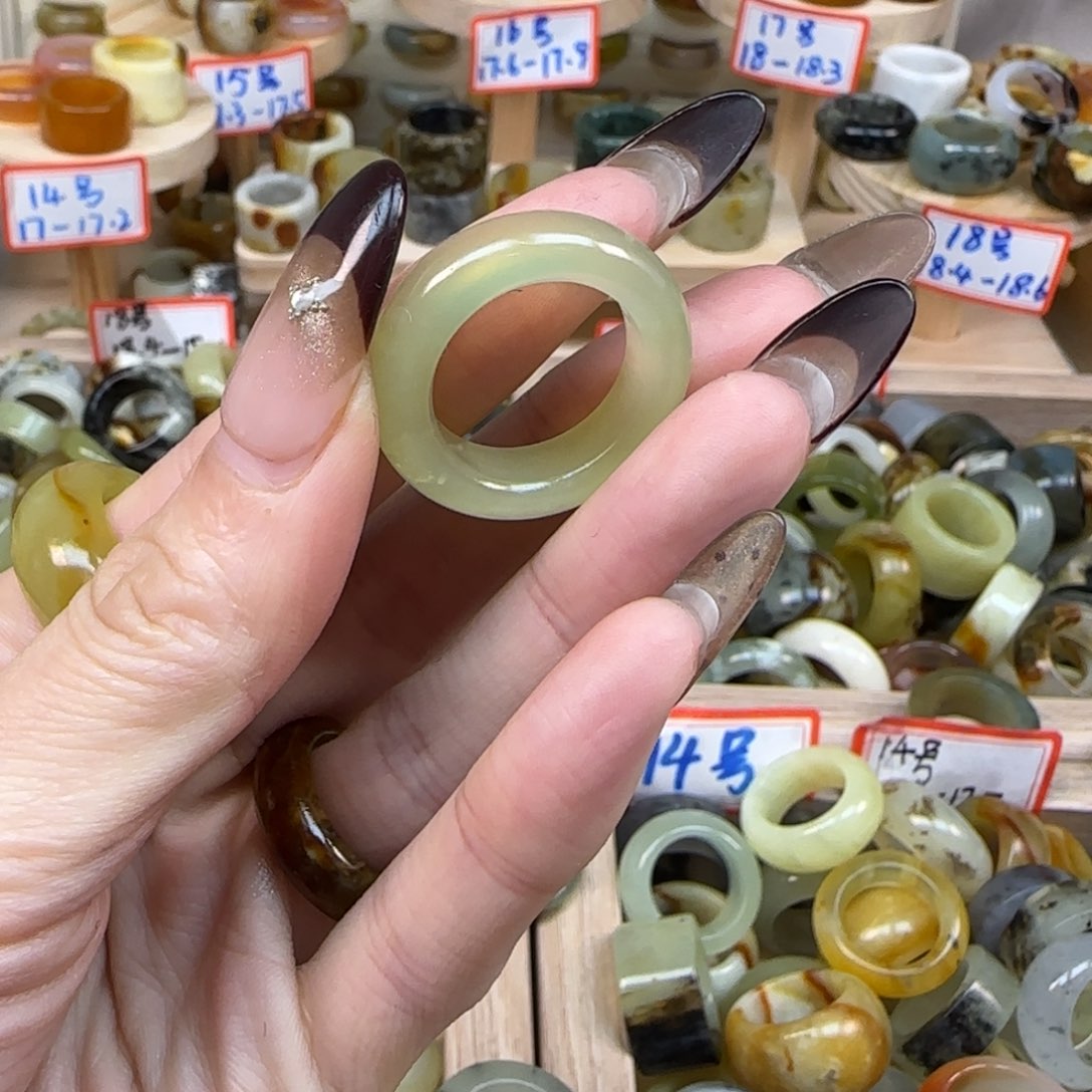 岫玉岫玉内径18.7未镶嵌